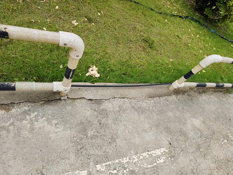 模拟公路旁检测车俩经过